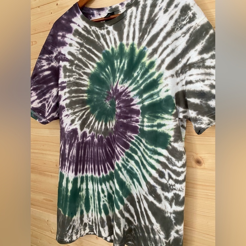 Camo NEW Unisex GILDAN Large Soft Style Tie-Dye Spiral Green Brown T-Shirt - Picture 3 of 10